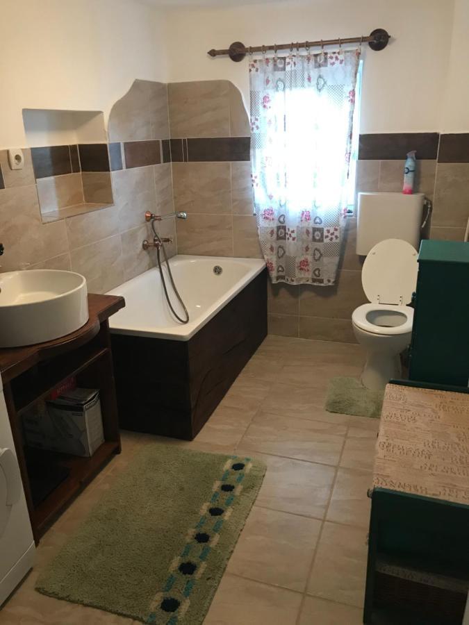 Siposreti Apartmanhaz Szentgyorgyvar Exterior photo